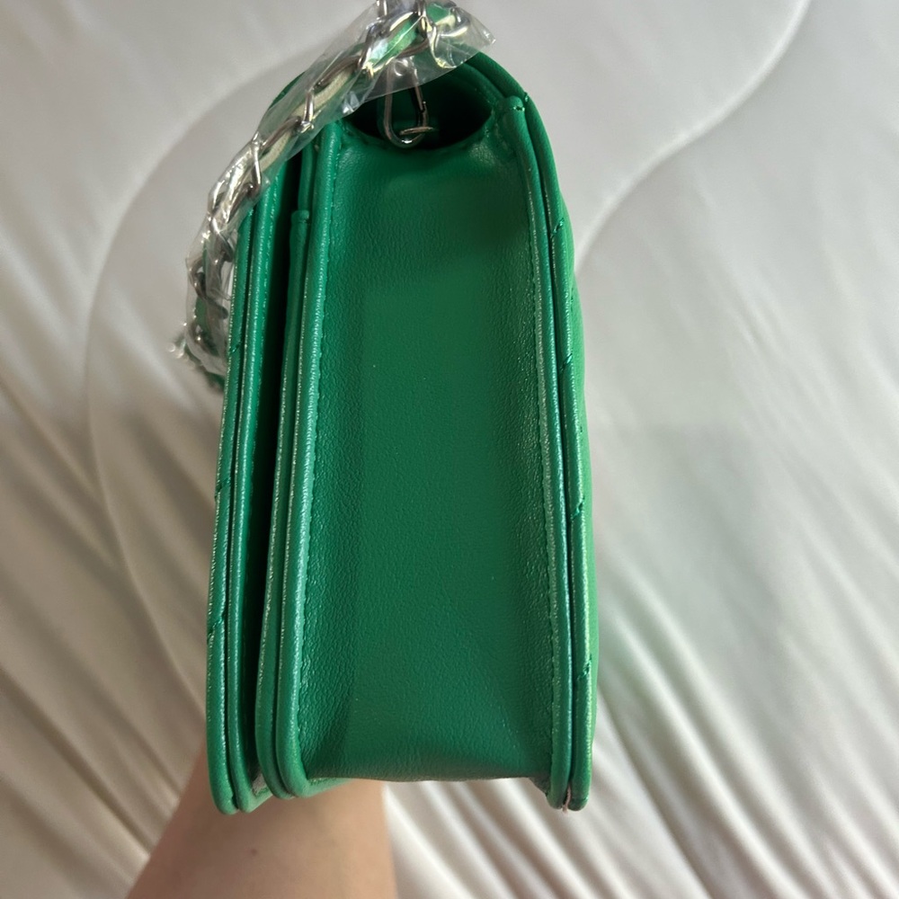 Badgley Mischka Green‎ Quilted Crossbody Bag NWT - Picture 7 of 11